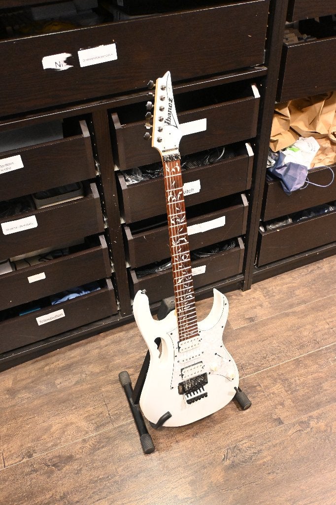 Ibanez J&M JR Witte Elektrische Gitaar, Gebruikt, Overige typen, Hoshino Gakki Co., Ltd. 22-26, 3-Chome, Aoi, Higashi-ku, Nagoya, Japan