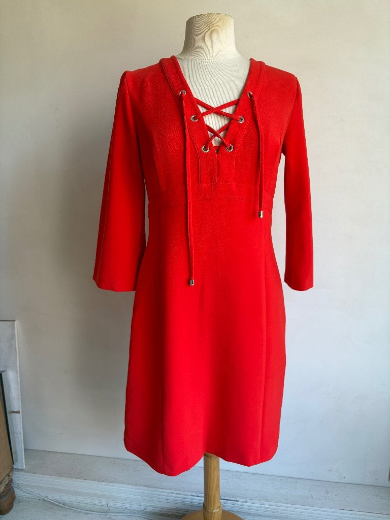 caroline biss jurk maat 38 koraal rood, Kleding | Dames, Jurken, Maat 38/40 (M), Verzenden, Zo goed als nieuw, Knielengte