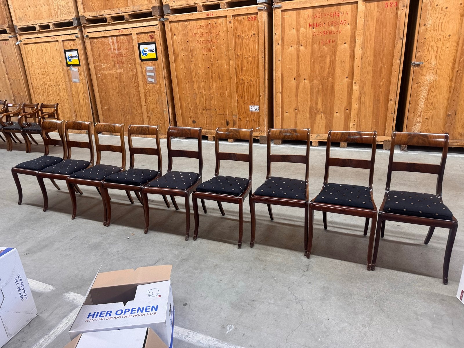 Unieke Antieke eettafel met 16 stoelen (met/zonder leuning), Ophalen
