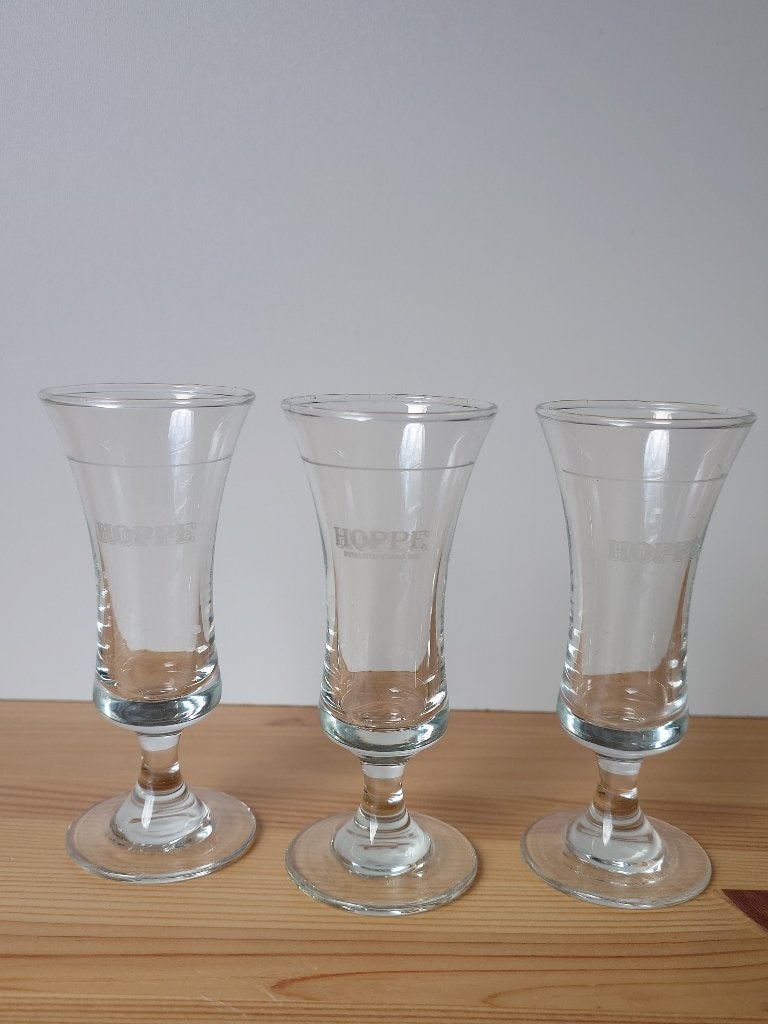 Set van 3 Hoppe borrelglaasjes - Distillateurs Anno 1780, Verzamelen, Glas en Borrelglaasjes, Ophalen of Verzenden, Gebruikt, Borrel- of Shotglas