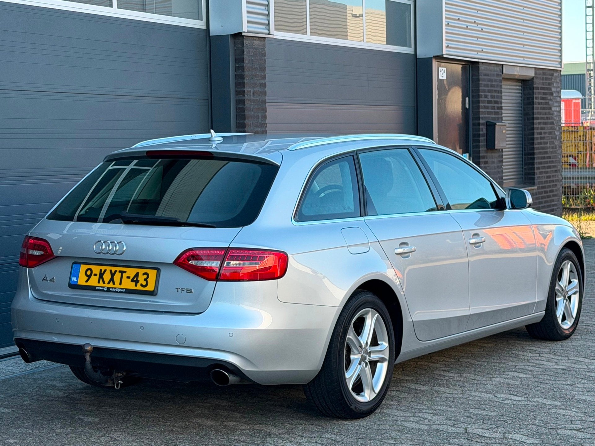 Audi A4 Avant 1.8 TFSI Business Edition NAVI XENON PDC TREKH, Auto's, Voorwielaandrijving, Stof, Gebruikt, 4 cilinders