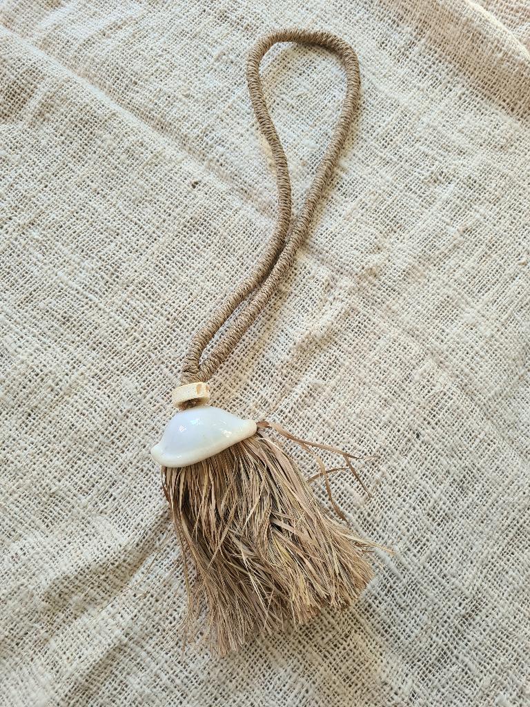 Schelpen decoratie hanger harimau uit Bali, Overige materialen, Boho, Ophalen of Verzenden, Wit