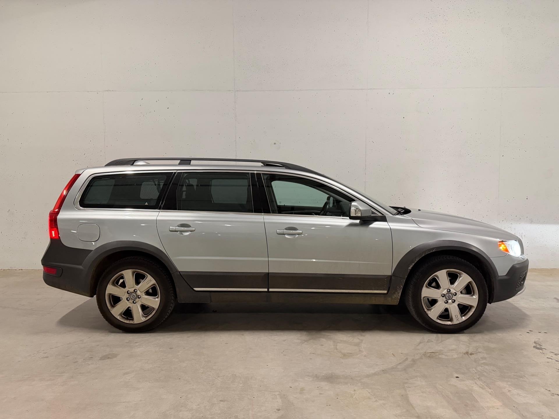 Volvo XC70 2.4 D5 4x4 Pano Leer Navi Automaat EX BPM, Automaat, Euro 5, Gebruikt, 197 €/maand