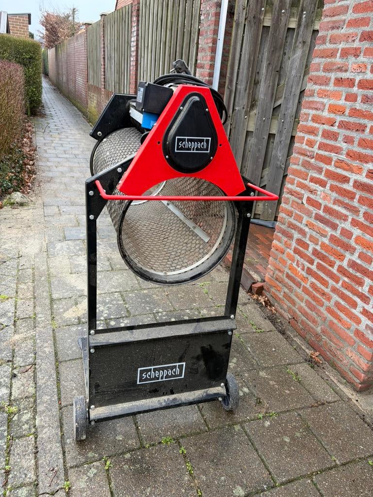 Te huur: Scheppach rolzeef / grondzeef 400watt, Tuin en Terras, Ophalen, Zo goed als nieuw