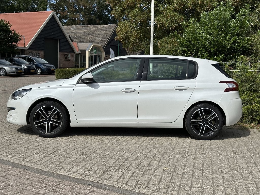 Foto 3 van Peugeot 308 1.2 Allure | Riem Vervangen! | CarPlay | PDC|ECC