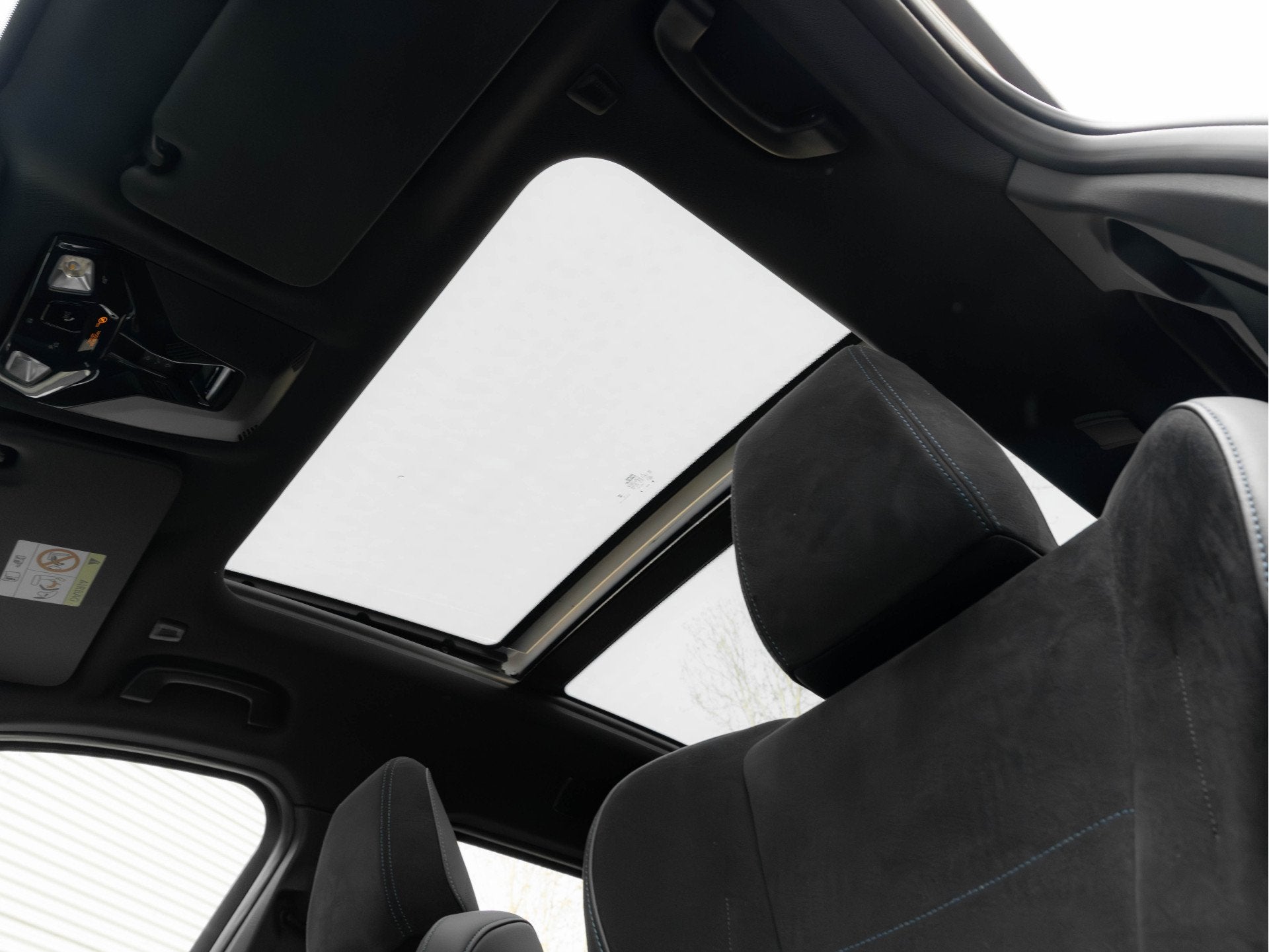 BMW X1 sDrive18i M-Sport - Pano - Trekhaak - Memoryzetel - H, Auto's, Dealer onderhouden, 136 pk, Gebruikt, 24 maanden