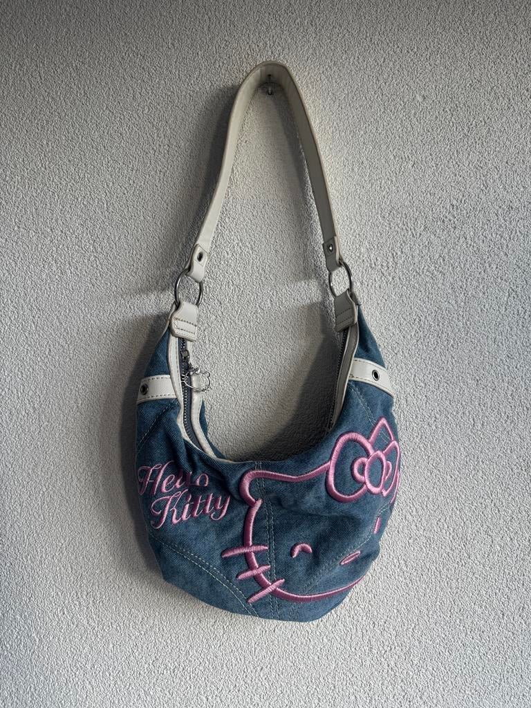 Bershka x Hello Kitty Y2K denim schouder tasje, Sieraden, Tassen en Uiterlijk, Tassen | Damestassen, Hello Kitty, Schoudertasje