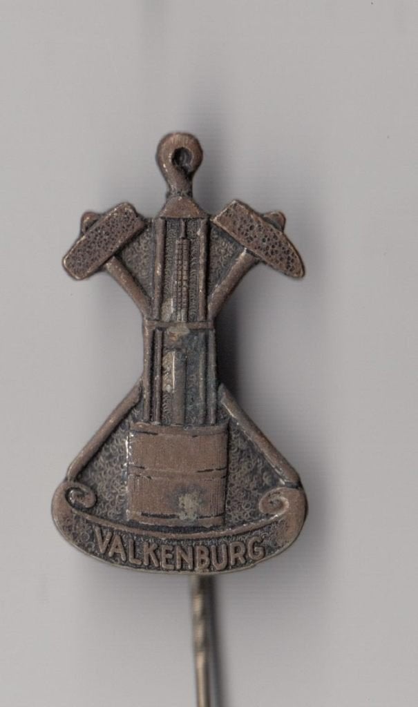 Valkenburg Mijnwerker Mijn Hamer Lamp speldje, Gebruikt, Niet vindbaar, Niet vindbaar, Speldje of Pin