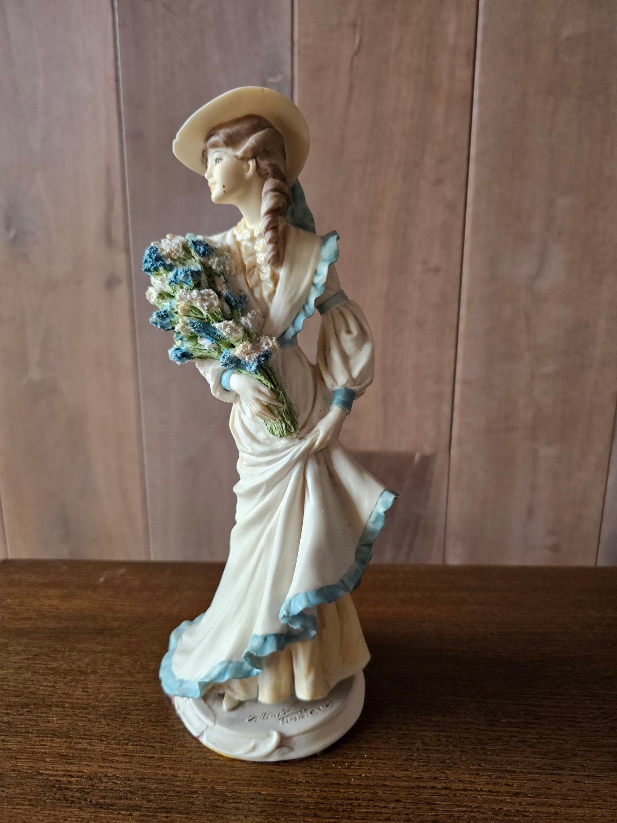 Vintage ADL 1996 beeldje dame met bloemen, Made in Italy, Ophalen of Verzenden, Zo goed als nieuw, Mens