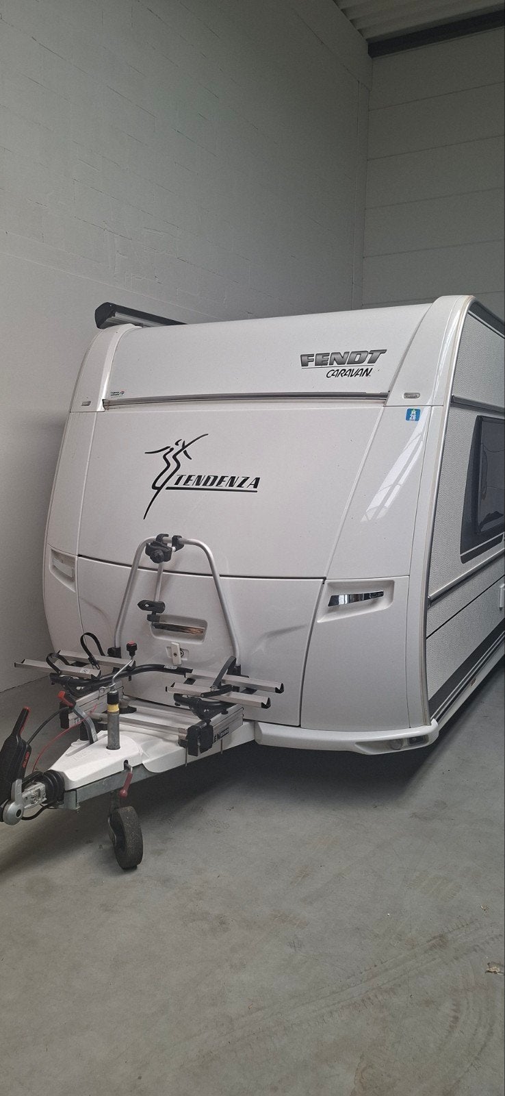 Fendt Tendenza 515 SG - Luxe caravan met mover en airco, Caravans en Kamperen, Caravans, Rondzit, 7 tot 8 meter, Fendt, 1250 - 1500 kg