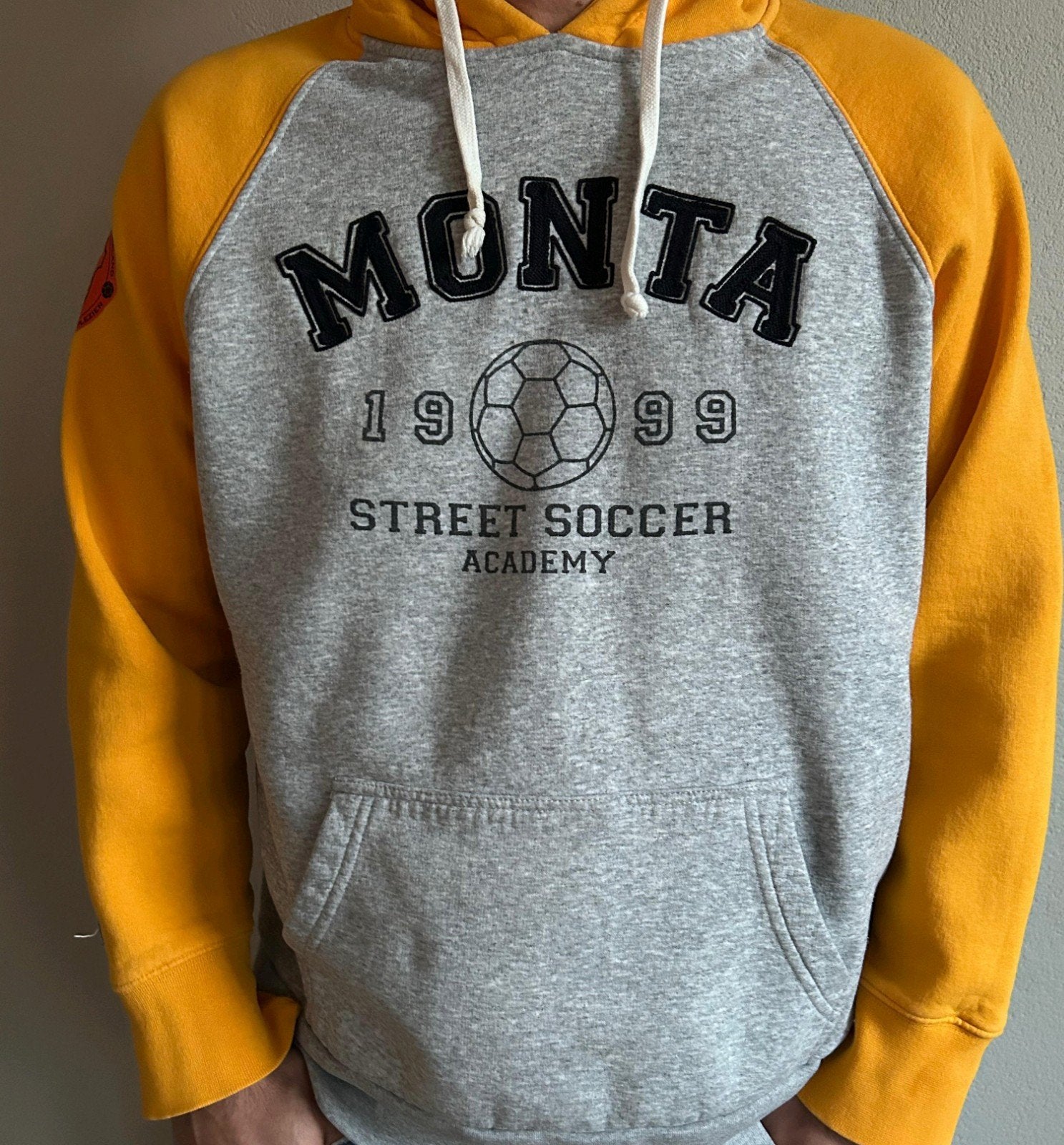 Monta Street Soccer Academy Hoodie - Geel/Grijs, Ophalen of Verzenden, Gedragen, Monta