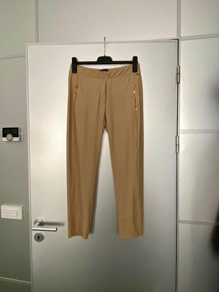 J408 Dayz maat M=38/40 travelstof broek 7/8e beige, Maat 38/40 (M), Beige, Ophalen of Verzenden, Zo goed als nieuw