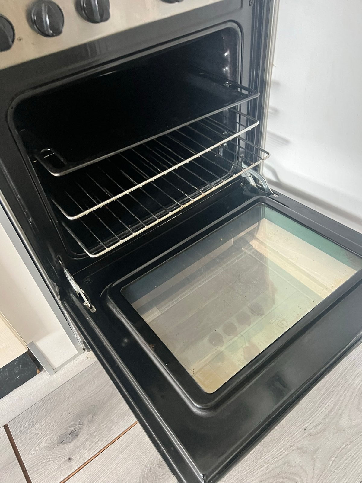 Indesit gasfornuis met oven - 4 kookzones, Gebruikt, 60 cm of meer, Gas, Vrijstaand