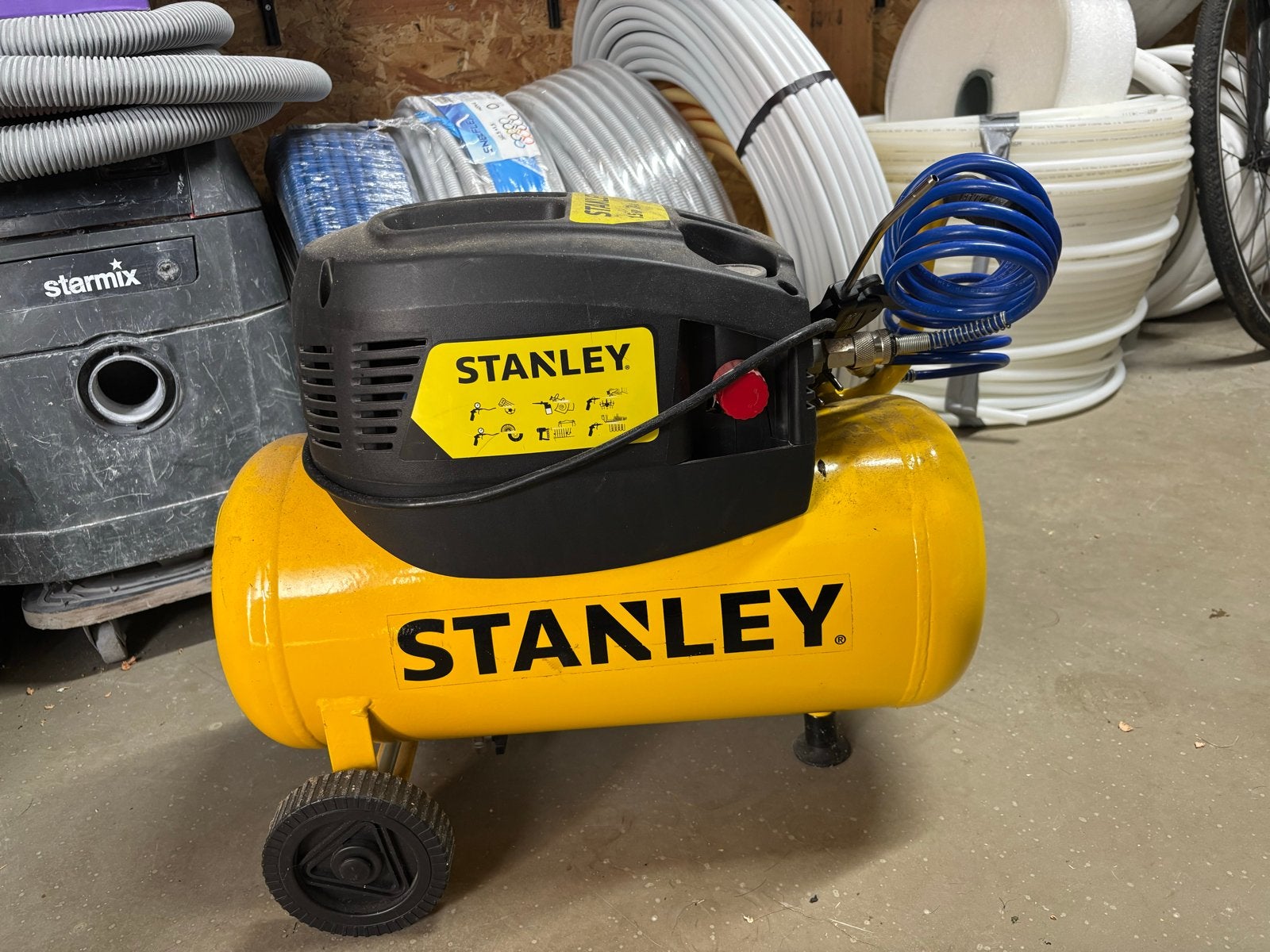 Stanley compressor 1.5 PK 24 liter 8 bar, Ophalen, Gebruikt, 6 tot 10 bar, Minder dan 200 liter/min