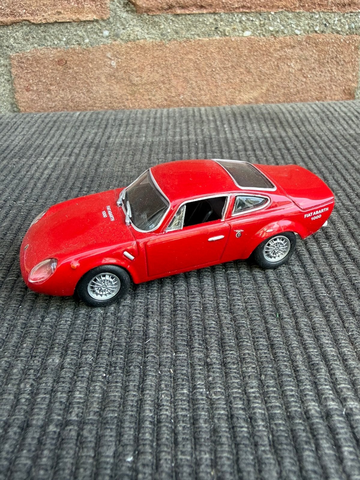 1:43 Metro 1000 Bialbero, Hobby en Vrije tijd, Modelauto's | 1:43, Ophalen of Verzenden, Zo goed als nieuw, Auto, Overige merken