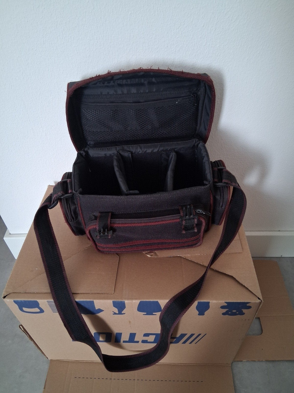 Vanguard Fotoschoudertas voor camera en accessoires, Verstelbare indeling, Ophalen of Verzenden, Schoudertas, Gebruikt
