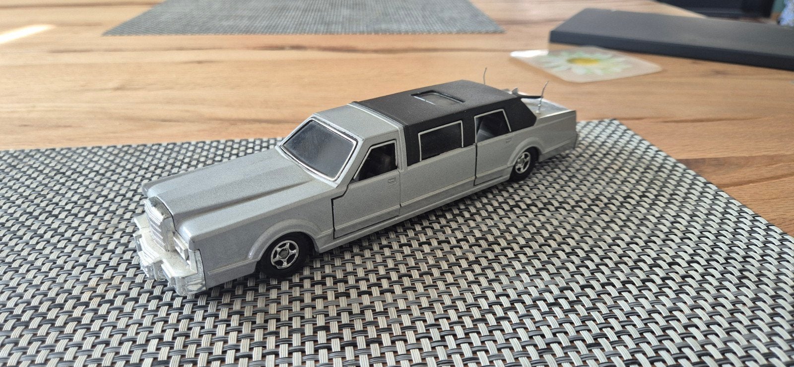 Limousine 1.32 model, Ophalen of Verzenden, Boek, Tijdschrift of Catalogus, Overige merken