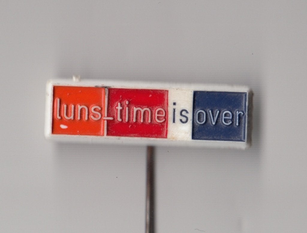 Politiek Luns Time is over speldje, Gebruikt, Niet vindbaar, Niet vindbaar, Speldje of Pin