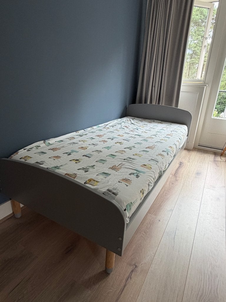Flexa kinderbed 90x200 cm – Grijs – Inclusief lattenbodem, Ophalen, 85 tot 100 cm, Gebruikt, Lattenbodem
