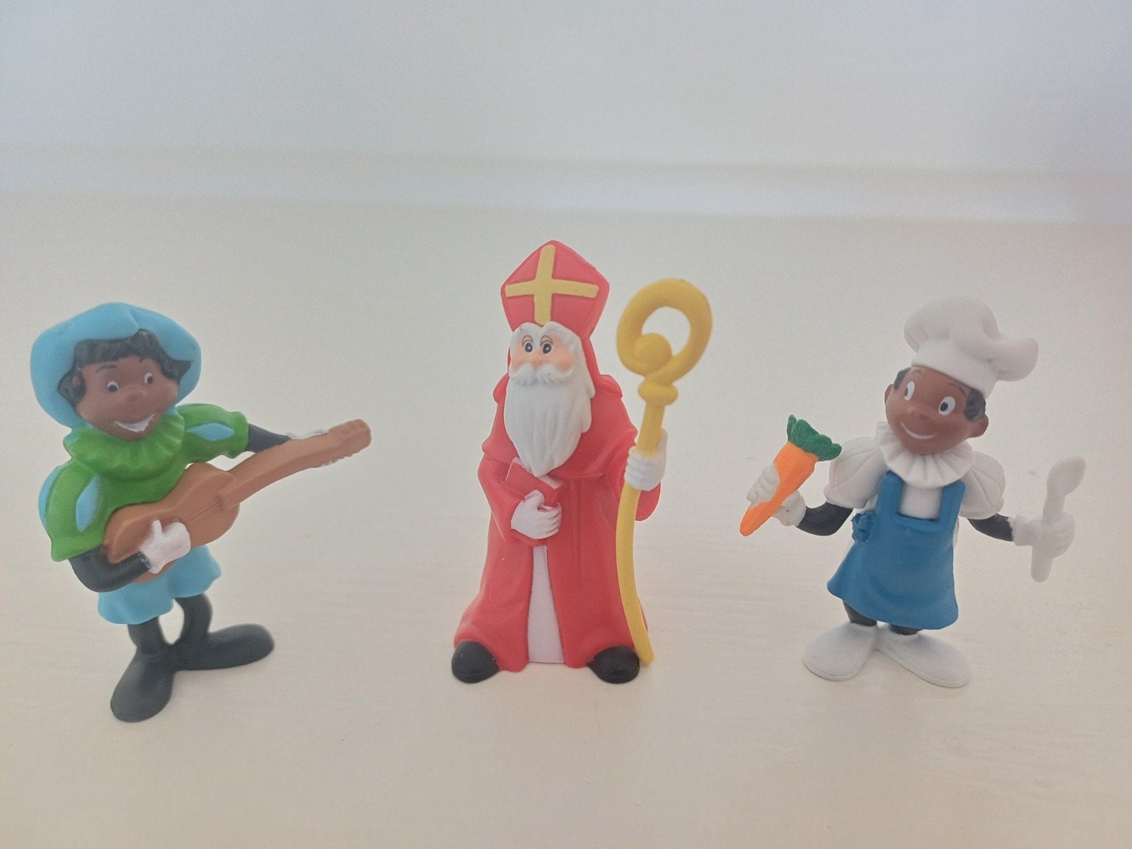Sinterklaas en 2 zwarte pietjes van Blokker, Diversen, Sinterklaas, Ophalen of Verzenden, Gebruikt