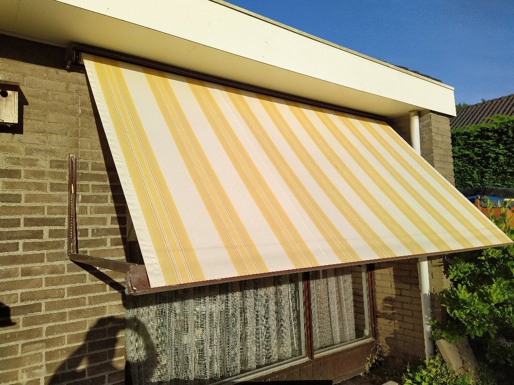 zonnescherm geel/wit, Tuin en Terras, Zonneschermen, Ophalen, Gebruikt, Elektrisch, 150 tot 300 cm