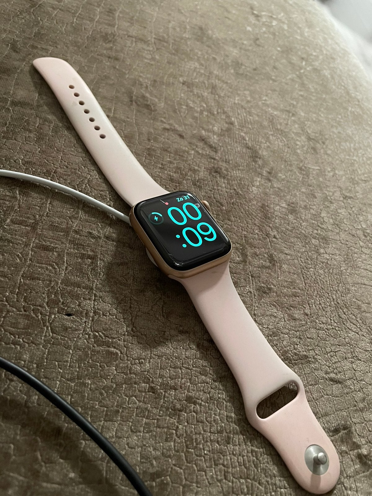 Apple Watch 4th gen met oplader., Sieraden, Tassen en Uiterlijk, Smartwatches, Ophalen, IOS, Zo goed als nieuw, Hoogte