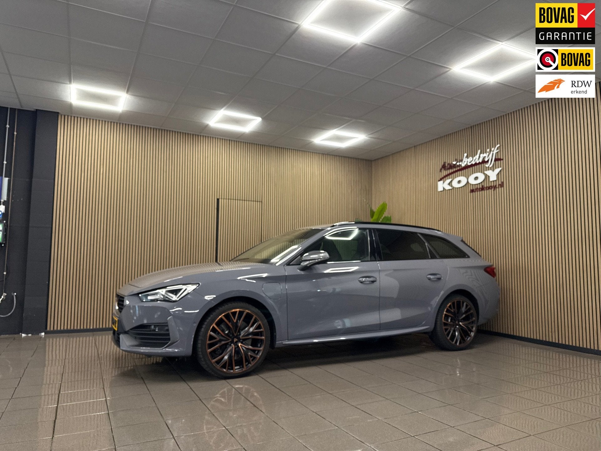 Cupra Leon Sportstourer 1.4 e-Hybrid VZ Business * Panoramad, Auto's, Dealer onderhouden, 77 km/l, Gebruikt, Euro 6