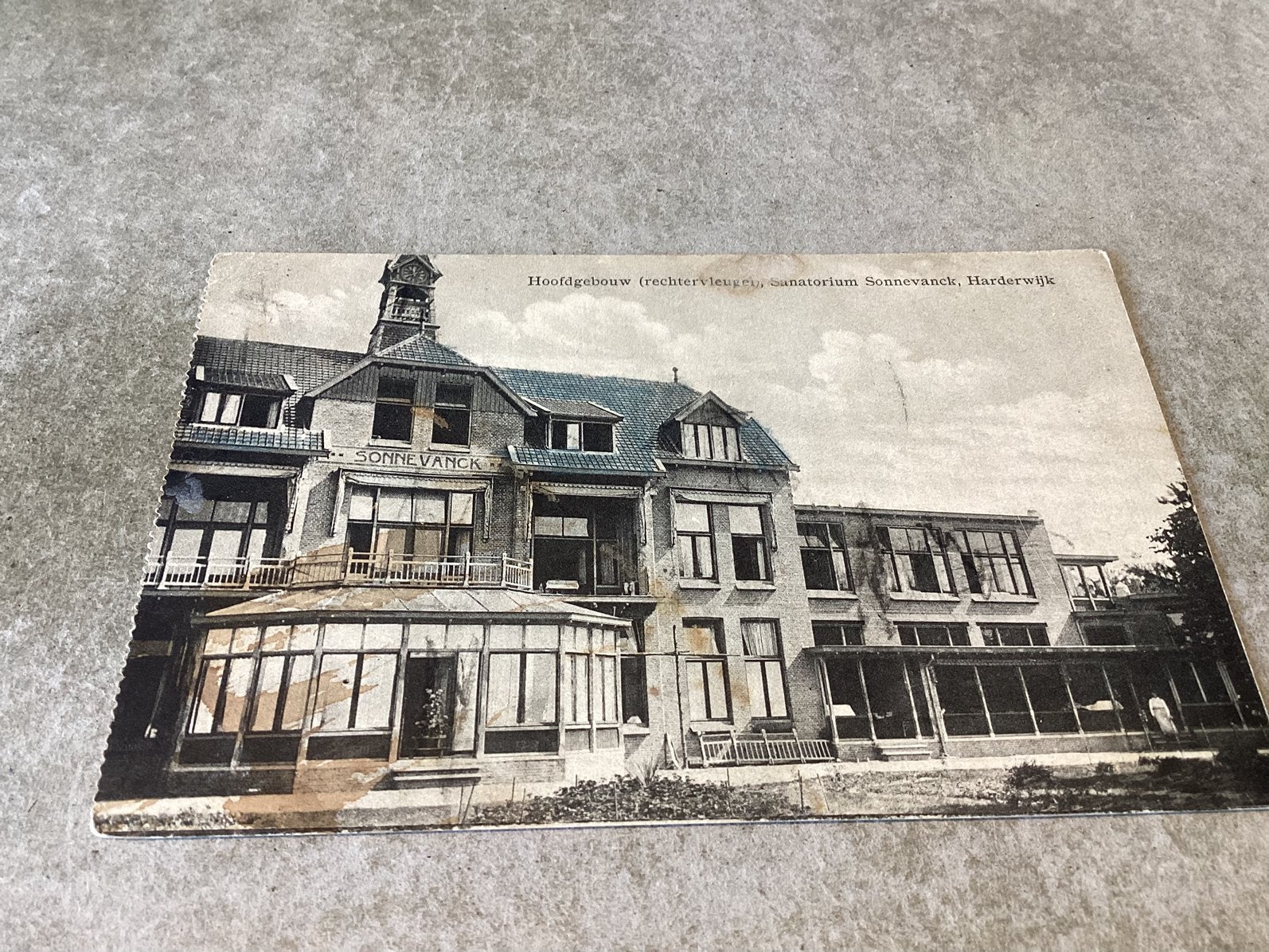 Harderwijk.     Hoofdgebouw Sanatorium Sonnevanck, Ophalen of Verzenden
