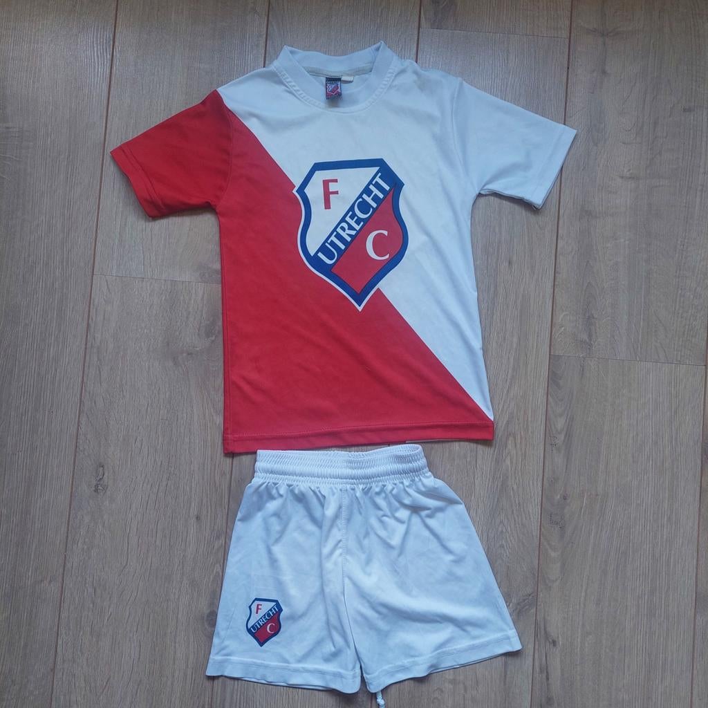 Fc Utrecht tenue maat 104, Sport en Fitness, Voetbal, Maat XS of kleiner, Ophalen of Verzenden, Zo goed als nieuw, Set