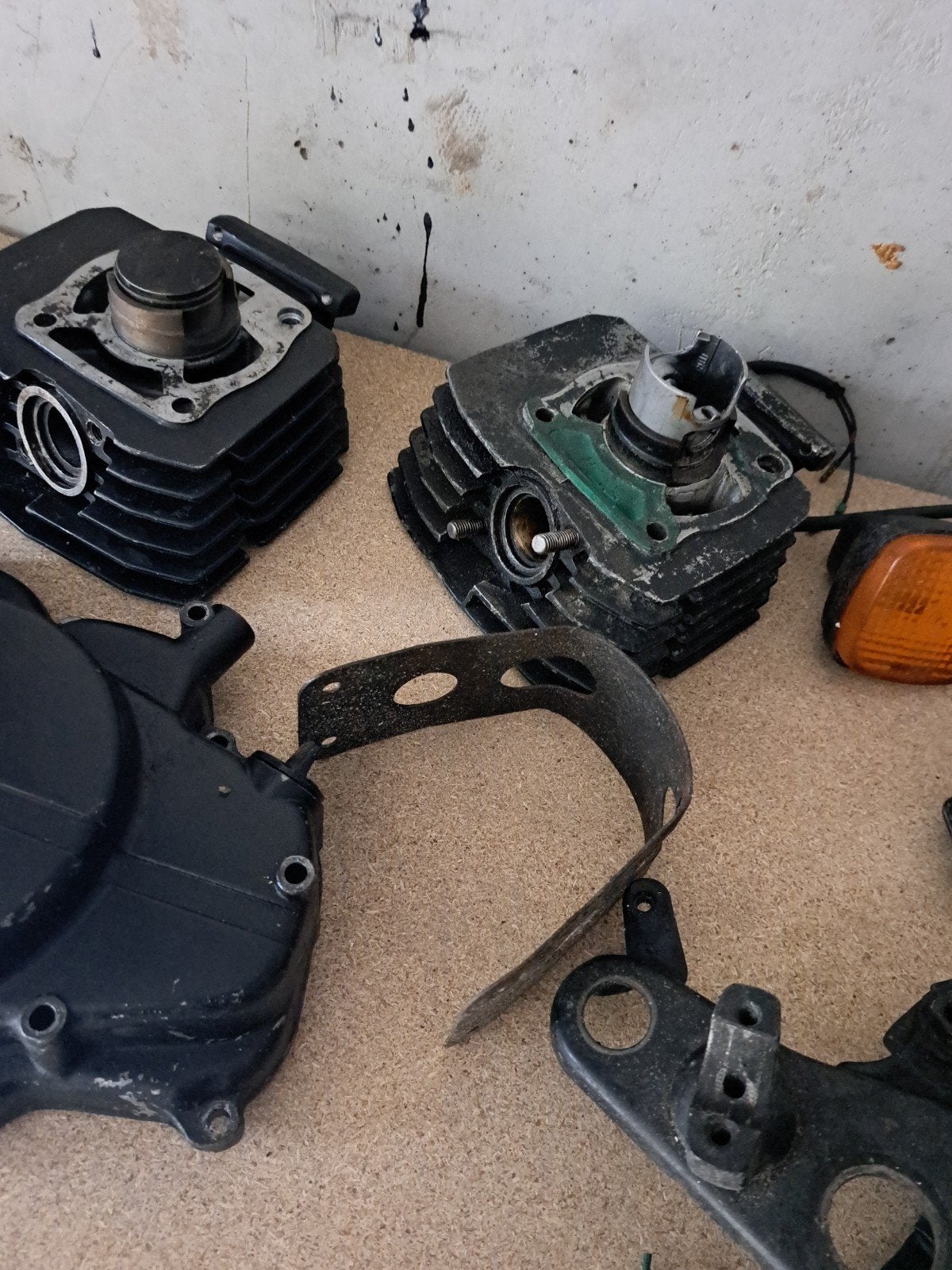 Honda motoronderdelen - Cilinders, carterkap, knipperlichten, Ophalen of Verzenden, Gebruikt