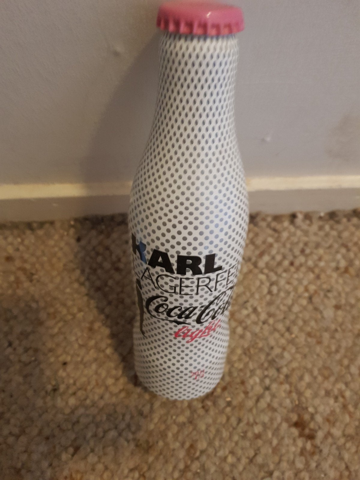 Coca Cola flesje, ontwerp Karl Lagerfeld, Huis en Inrichting, Woonaccessoires | Vazen, Ophalen
