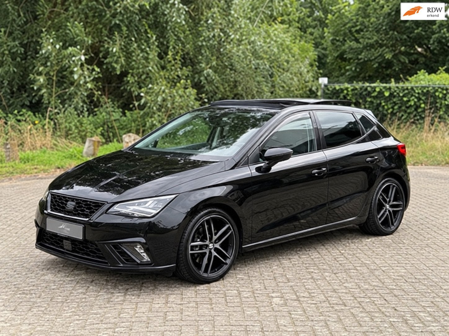 Seat Ibiza 1.5 TSI FR PANO I LED I CARPLAY I CAMERA I 150PK, Voorwielaandrijving, Gebruikt, Zwart, 150 pk