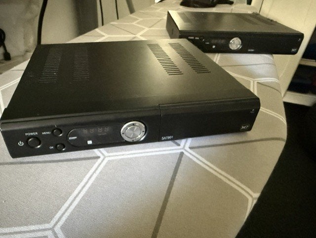 2 keer satelietontvanger sat801 M7, Ophalen of Verzenden, Gebruikt, Decoder