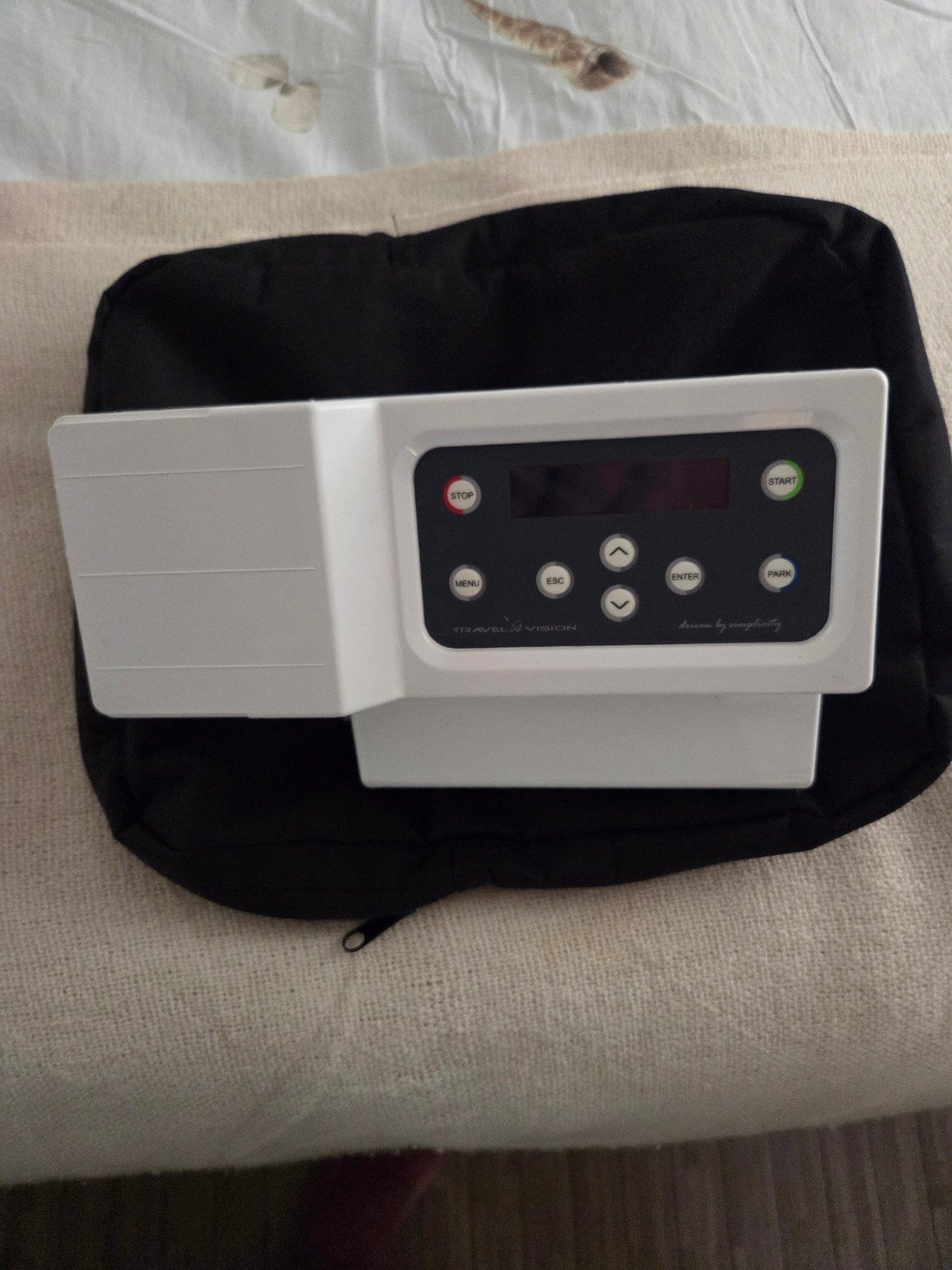 Foto 2 van Travel Vision R6 Satellietschotel met Statief