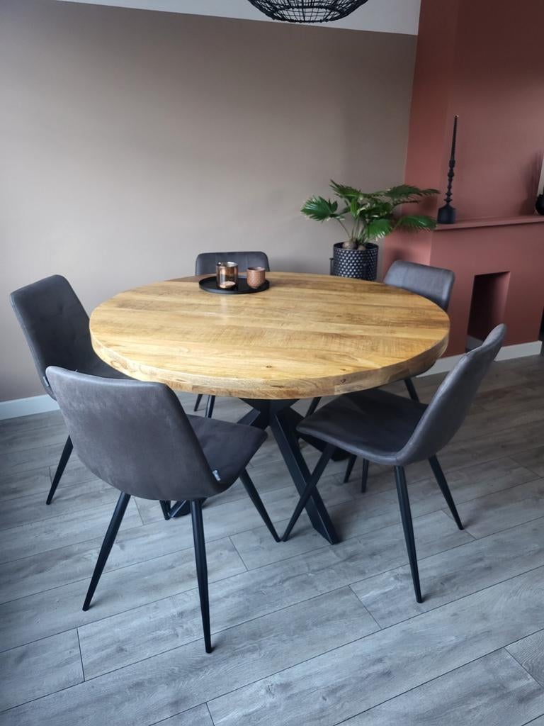 Mooie, nette mangohouten eettafel met spinpoot, Ophalen, Rond, Zo goed als nieuw, Vijf personen of meer