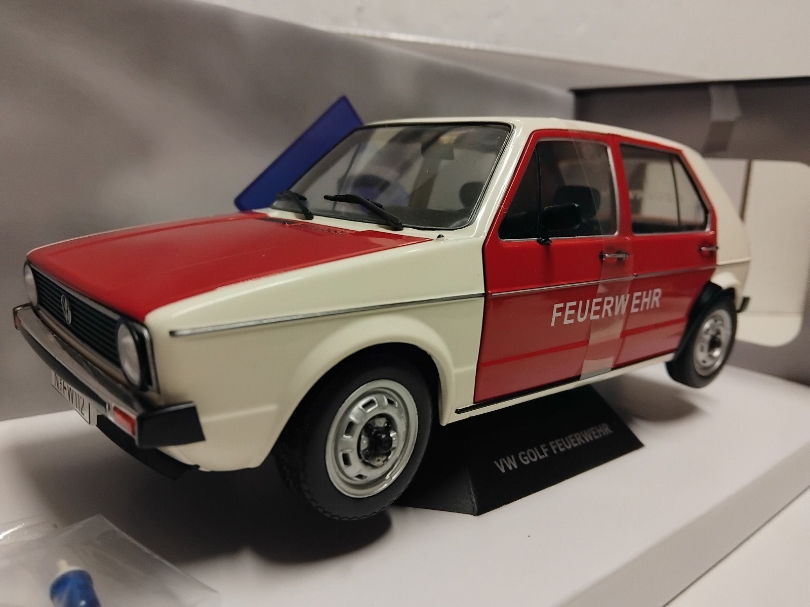 Volkswagen Golf type 1 Brandweer Feuerwehr Solido 1:18 KRD, Ophalen of Verzenden, Zo goed als nieuw, Auto, Solido