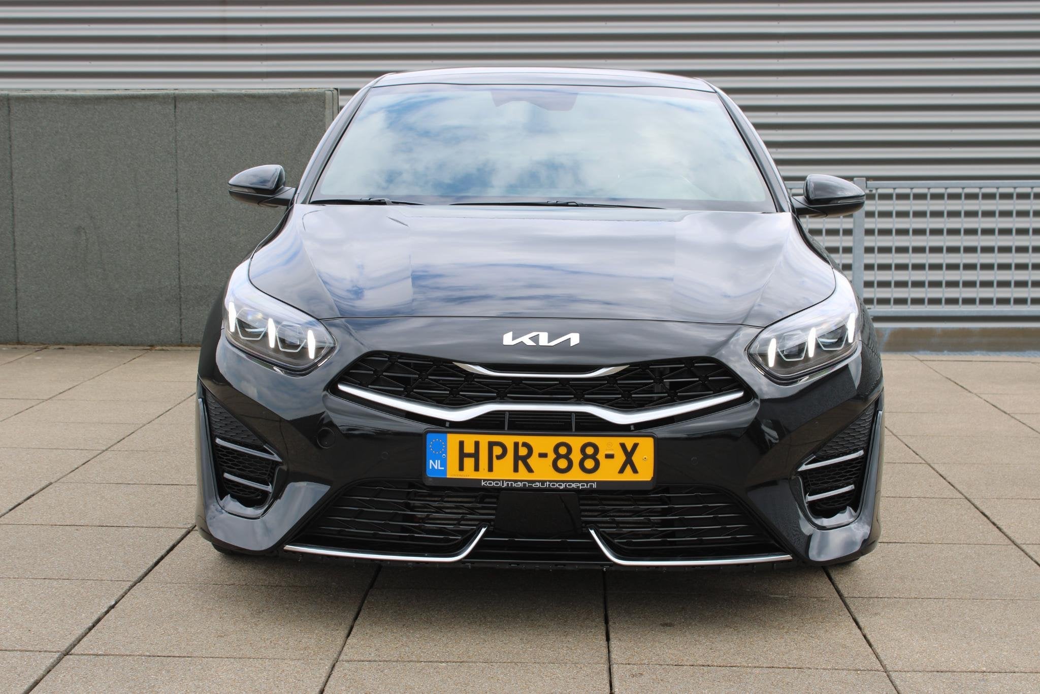 Kia Ceed 1.5 T-GDi GT-PlusLine STOELVERWARMING, STUURVERWARM, Auto's, Gebruikt, Euro 6, 4 cilinders, Lichtsensor