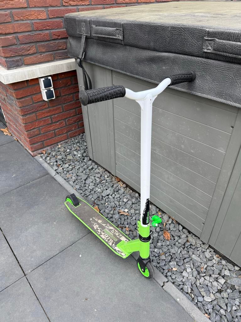 Stuntstep - Groen en Wit, Fietsen en Brommers, Steps, Gebruikt, Overige typen, Ophalen