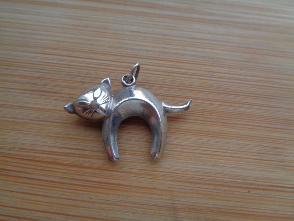zilveren vintage bedel kat/poes [328], Sieraden, Tassen en Uiterlijk, Bedels, Overige merken, Verzenden, Zo goed als nieuw, 1 bedel