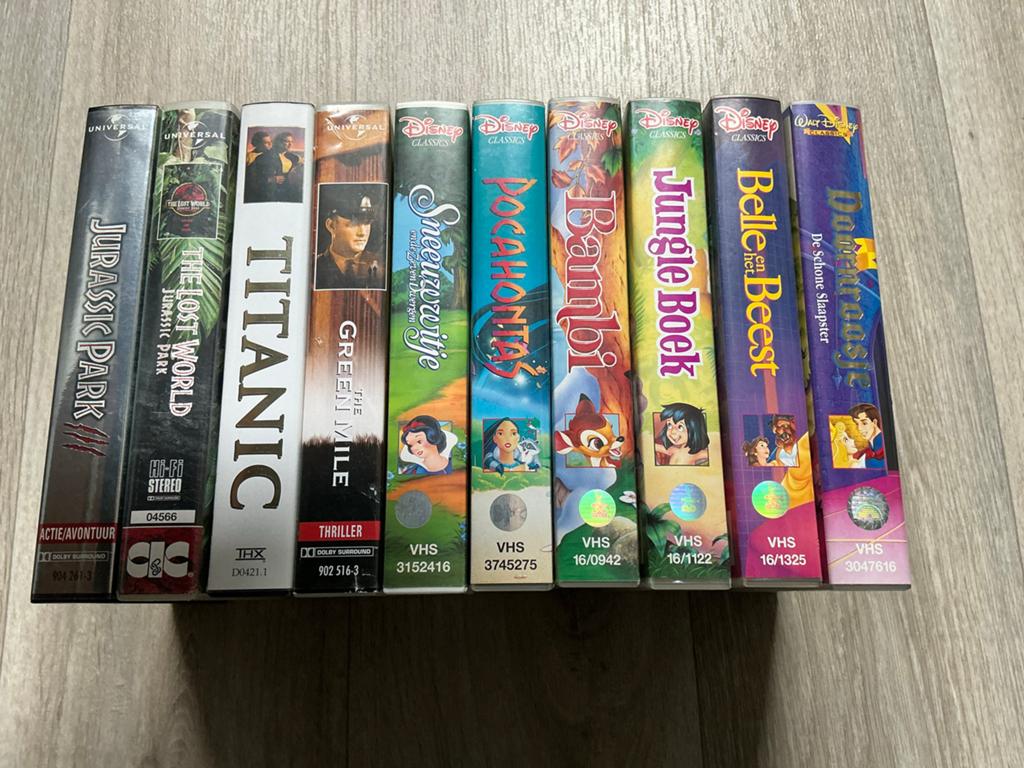 Originele VHS videofilms met o.a. 6 Disney klassiekers., Gebruikt, Alle leeftijden, Ophalen of Verzenden, Actie en Avontuur