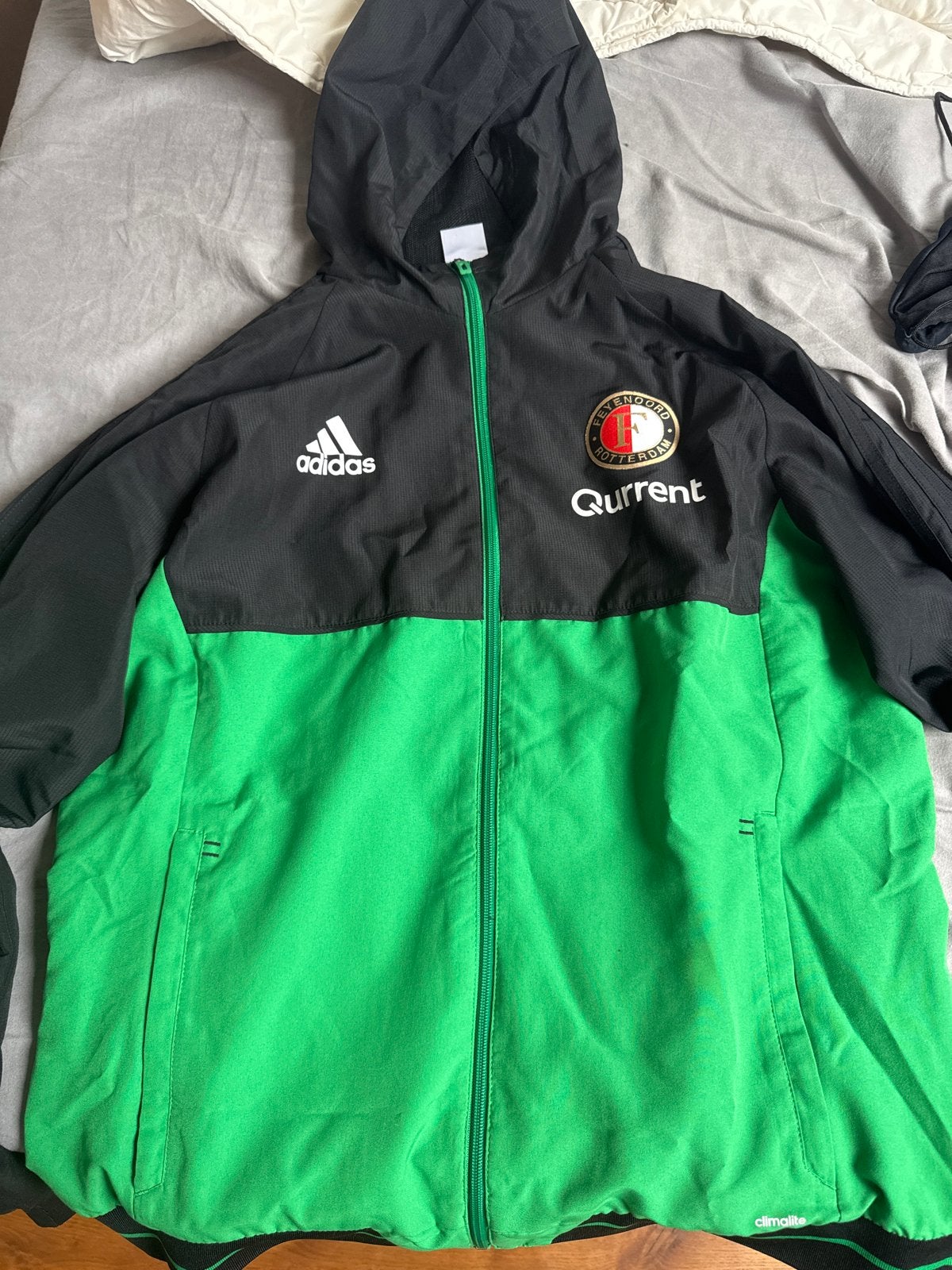 Adidas Feyenoord Regenjas Zwart/Groen Maat L, Maat 52/54 (L), Zwart, Ophalen of Verzenden, Zo goed als nieuw