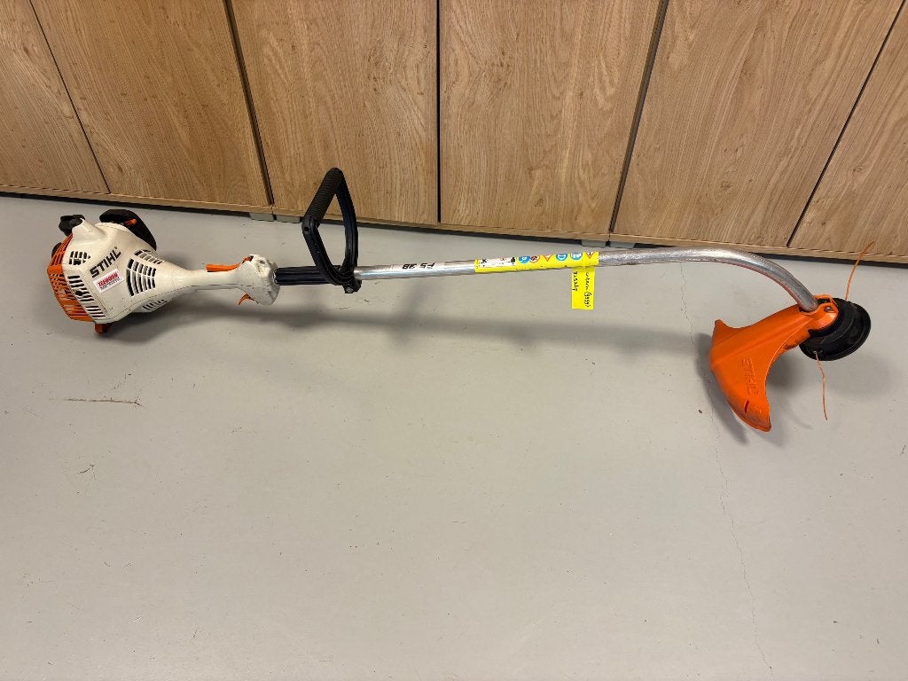Stihl FS 38 benz. grastrimmer, Ophalen, Gebruikt, Mertstraat 5, Verkoop@teeuwentuinmachines.nl