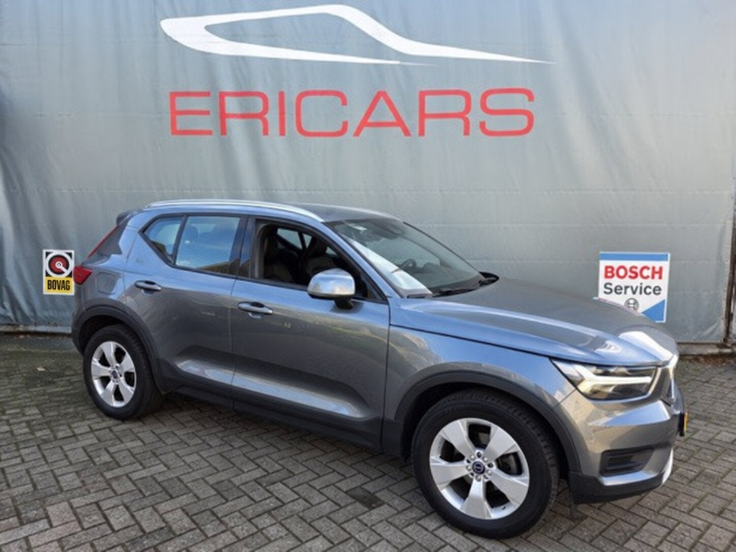 Volvo XC40 1.5 T3 Momentum NAVI TEL CAMERA HARMAN KARDON, Voorwielaandrijving, Gebruikt, 156 pk, Leder en Stof