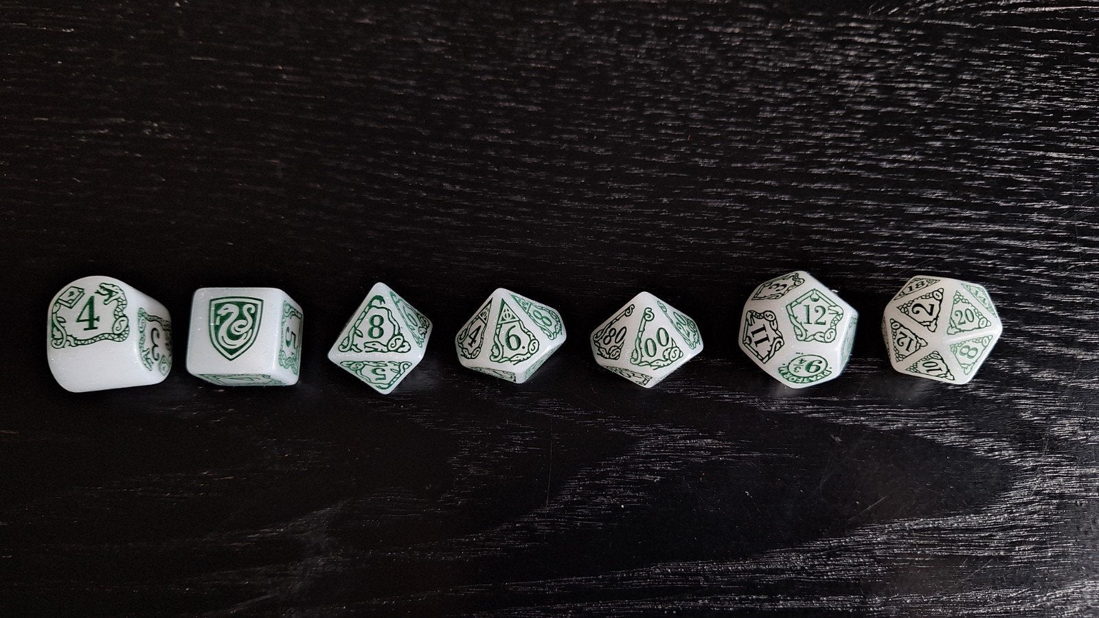 Slytherin dice set voor Dungeons & Dragons, Hobby en Vrije tijd, Gezelschapsspellen | Overige, Ophalen of Verzenden, Zo goed als nieuw