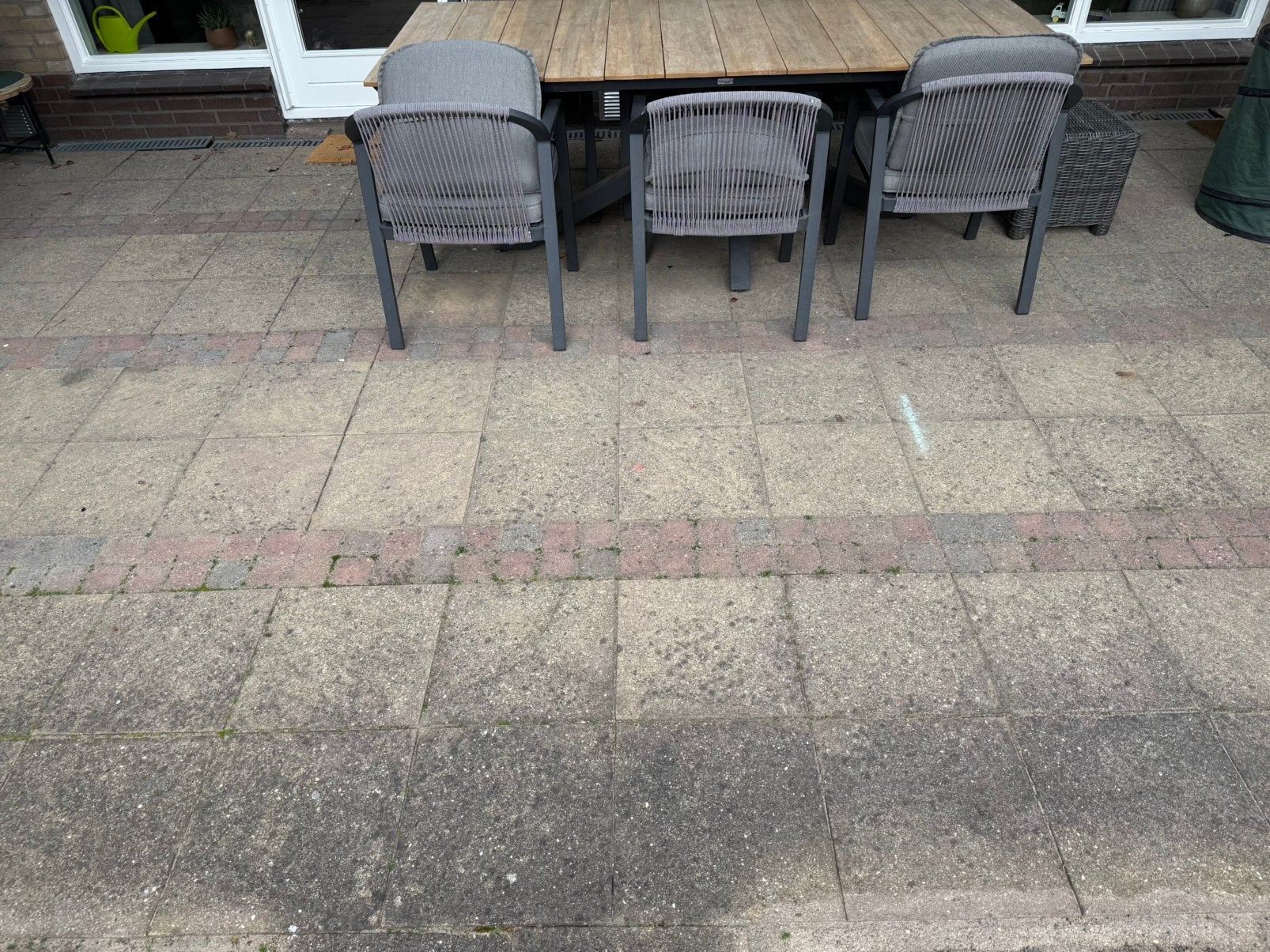 Gratis tegel/kinderkopjes/borders, Tuin en Terras, Ophalen, Gebruikt, 10 m² of meer, Beton