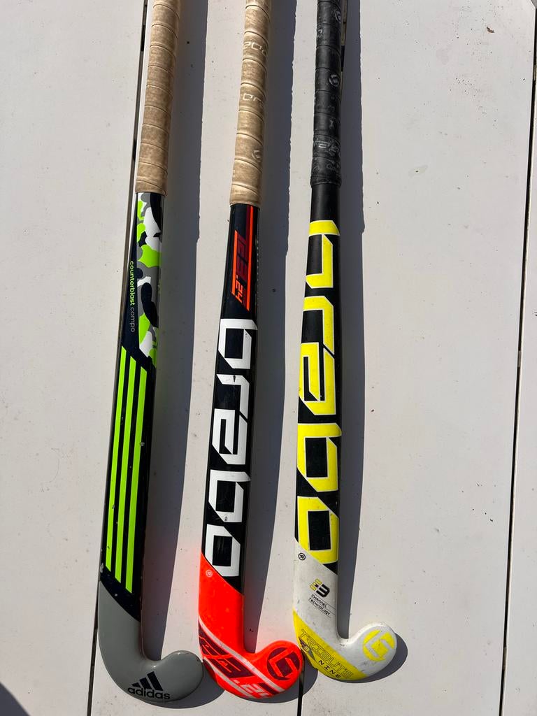 Drie zaalhockey sticks Adidas en 2 x Brabo carbon composiet, Ophalen of Verzenden, Gebruikt, Stick