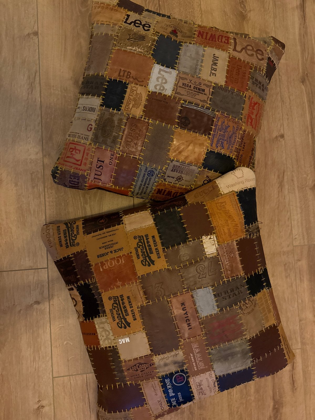 Twee unieke sierkussens met denim patch design, Ophalen, Overige merken, Meerkleurig, Met print