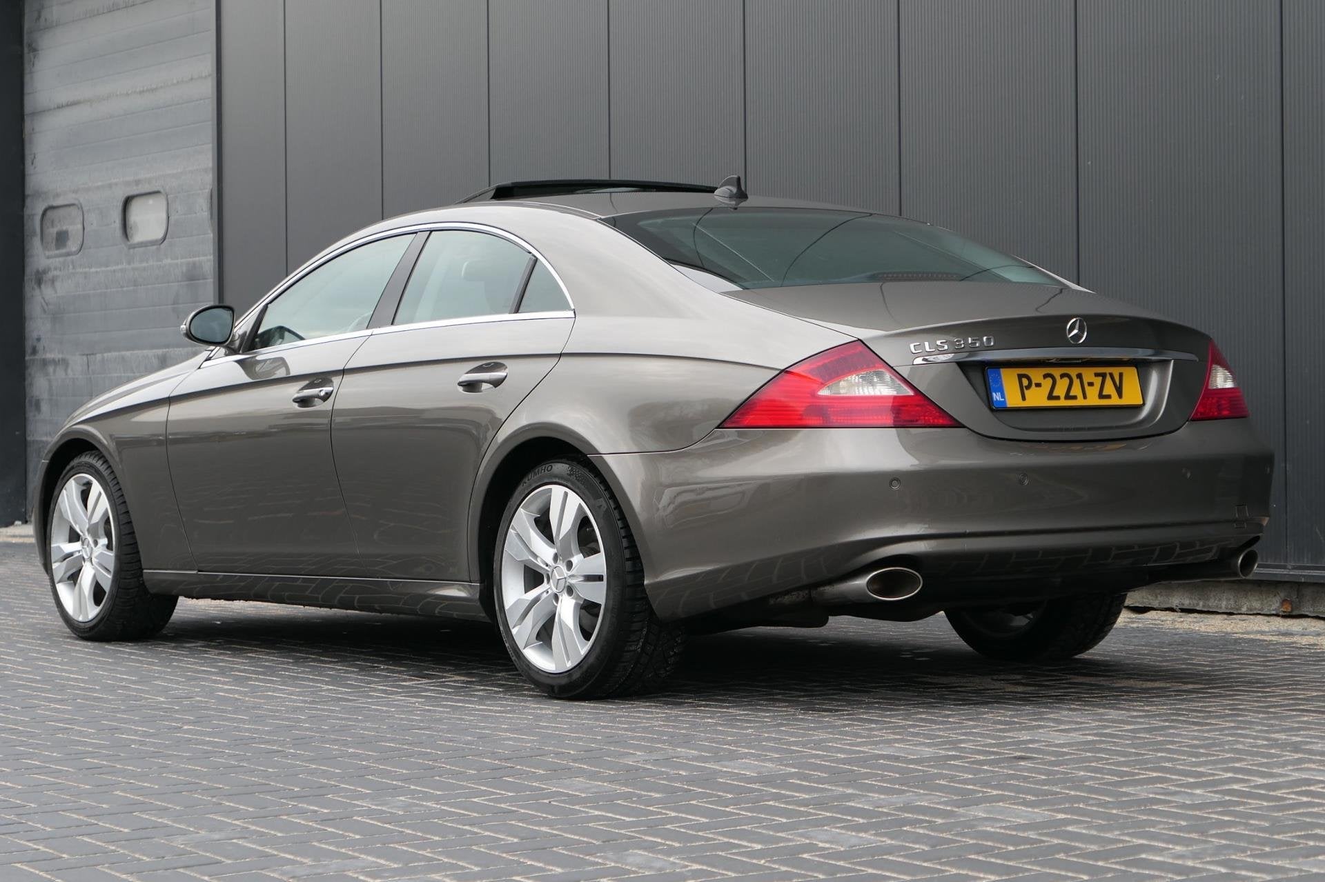 Mercedes-Benz CLS-klasse 350 CGI Facelift Youngtimer Carplay, Auto's, Automaat, Achterwielaandrijving, Gebruikt, Bruin