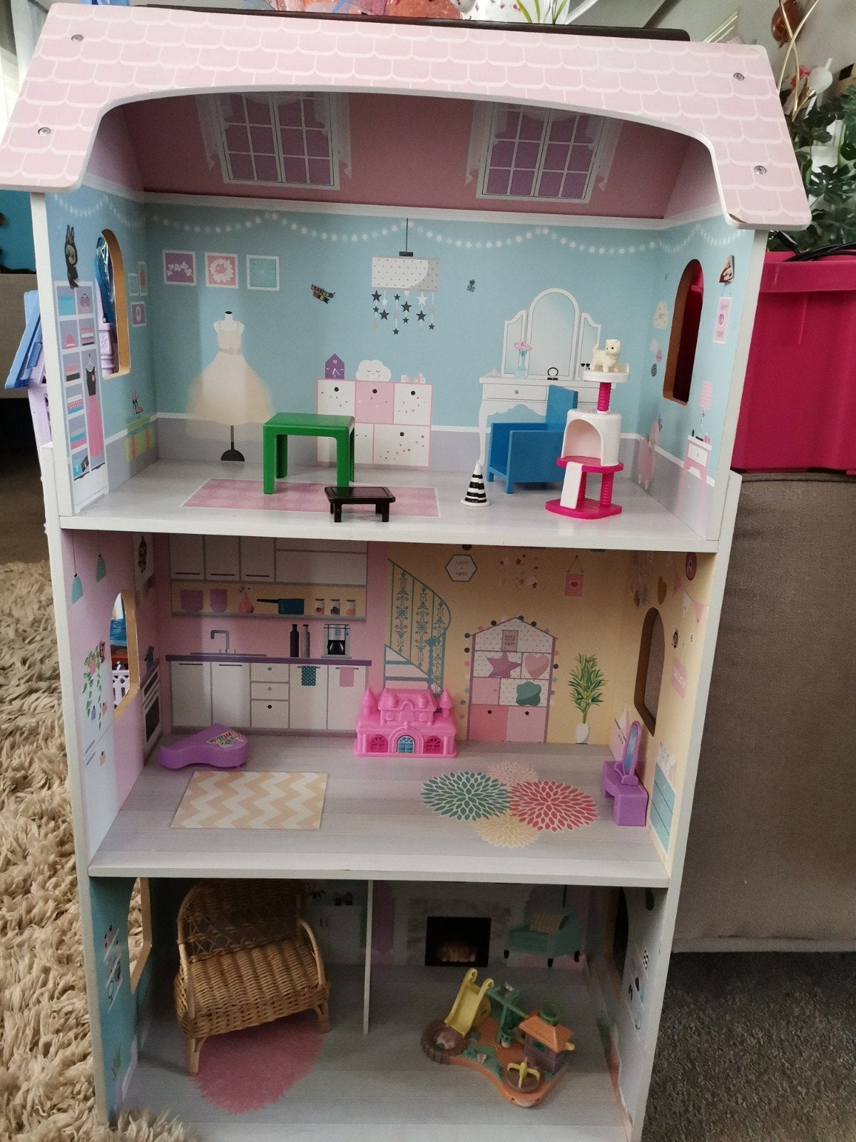 mooi poppenhuis inclusief wat meubeltjes en een leuk poesje, Ophalen, Gebruikt, Poppenhuis