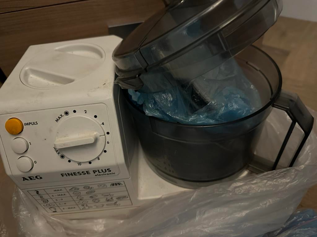 AEG Finesse Plus Electronic Keukenmachine, 1 tot 2 liter, Ophalen of Verzenden, Gebruikt, 3 snelheden of meer